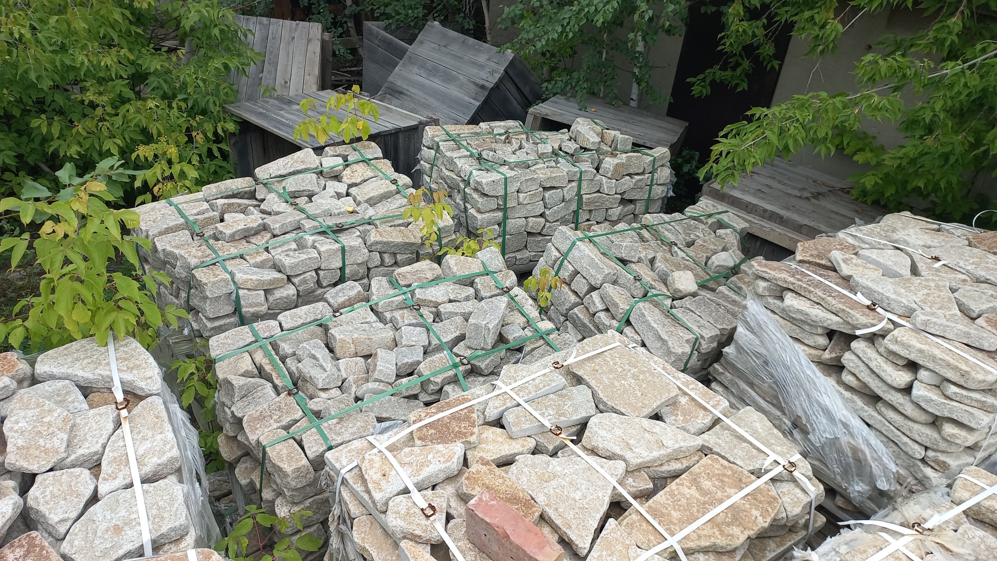 Плитняк галтованный гранитный для ландшафтного дизайна купить в Хотьково