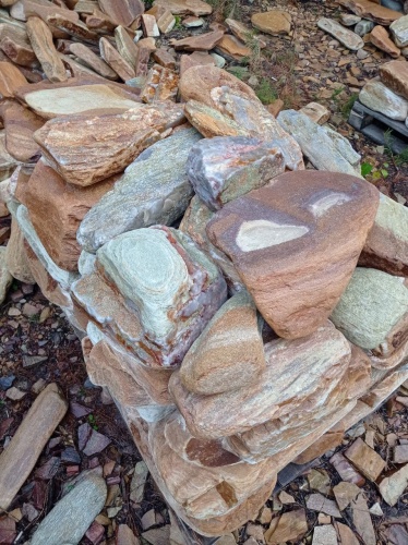 Златолит жёлтый, жёлто-зелёный глыбки и валуны для ланшафтного дизайна купить в Хотьково