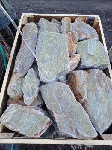Златолит жёлтый, жёлто-зелёный глыбки и валуны для ланшафтного дизайна купить в Хотьково