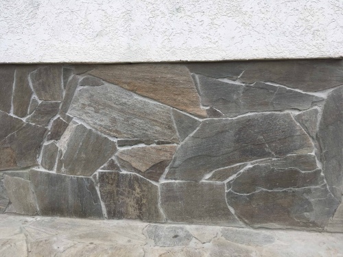 Плитняк златолит Уральский для цоколя, отмостки купить в Хотьково