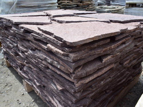 Плитняк лемезит бордовый для облицовки цоколя 20-25 мм  купить в Хотьково