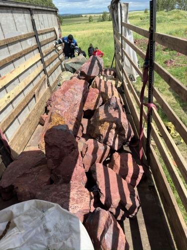 Ландшафтные глыбы красно-фиолетовые 200-1000 килограмм купить в Хотьково