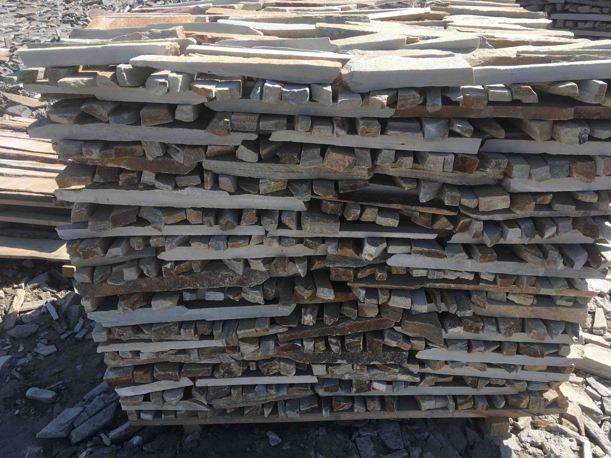 Горбушка златолит золотистый для облицовки купить в Хотьково