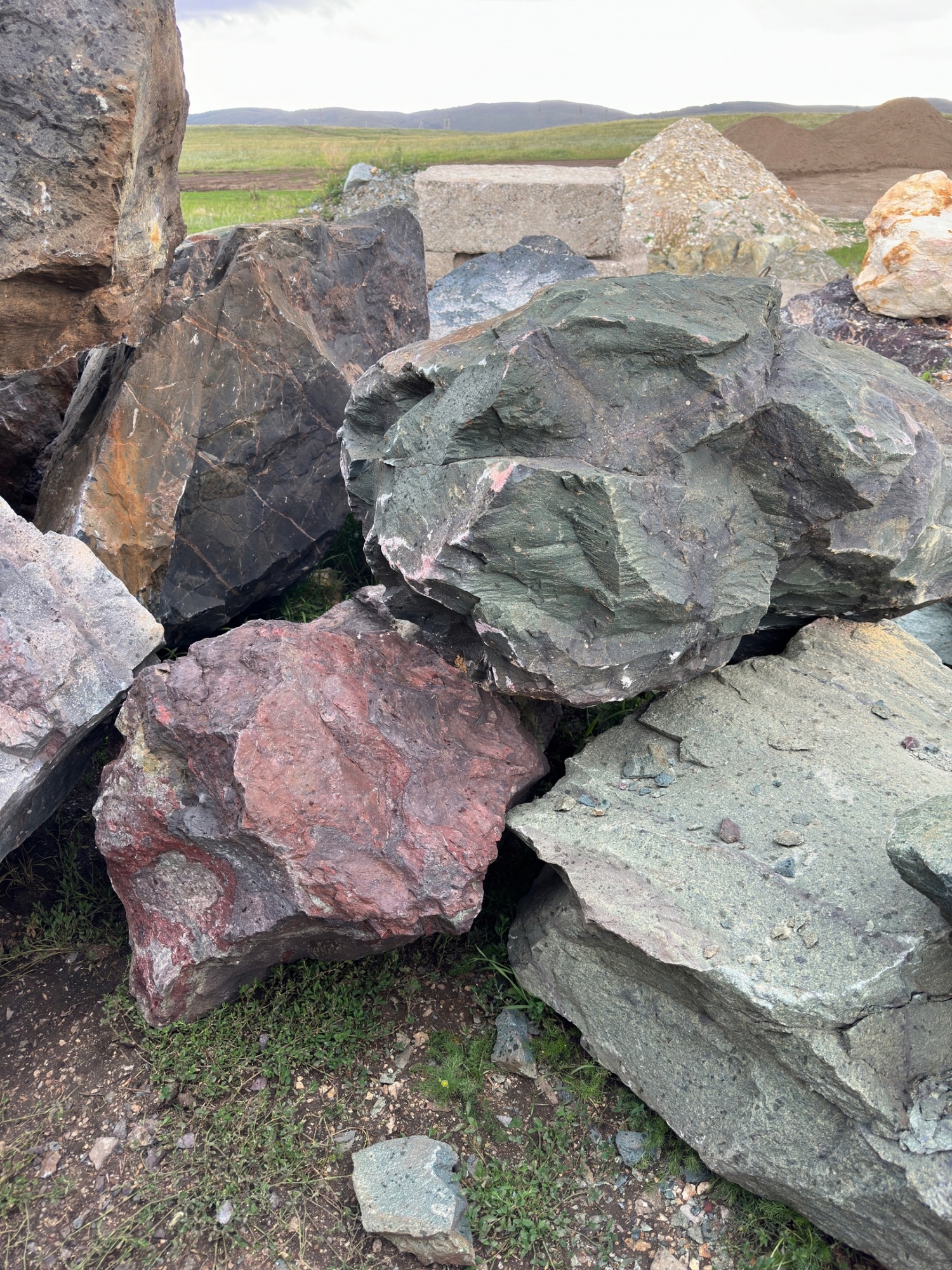 Камни для ландшафтного дизайна зелёные 10-60 килограмм купить в Хотьково