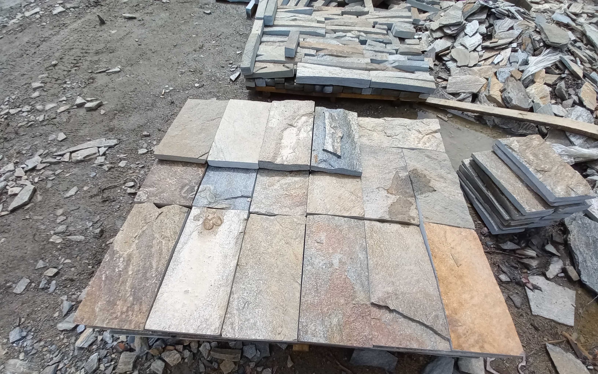 Плитка пилёная златолит Уральский для цоколя, отмостки купить в Хотьково