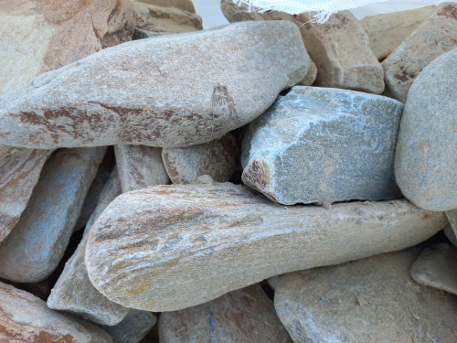 Златолит жёлтый, жёлто-зелёный глыбки и валуны для ланшафтного дизайна купить в Хотьково