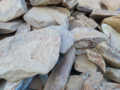 Златолит жёлтый, жёлто-зелёный глыбки и валуны для ланшафтного дизайна купить в Хотьково