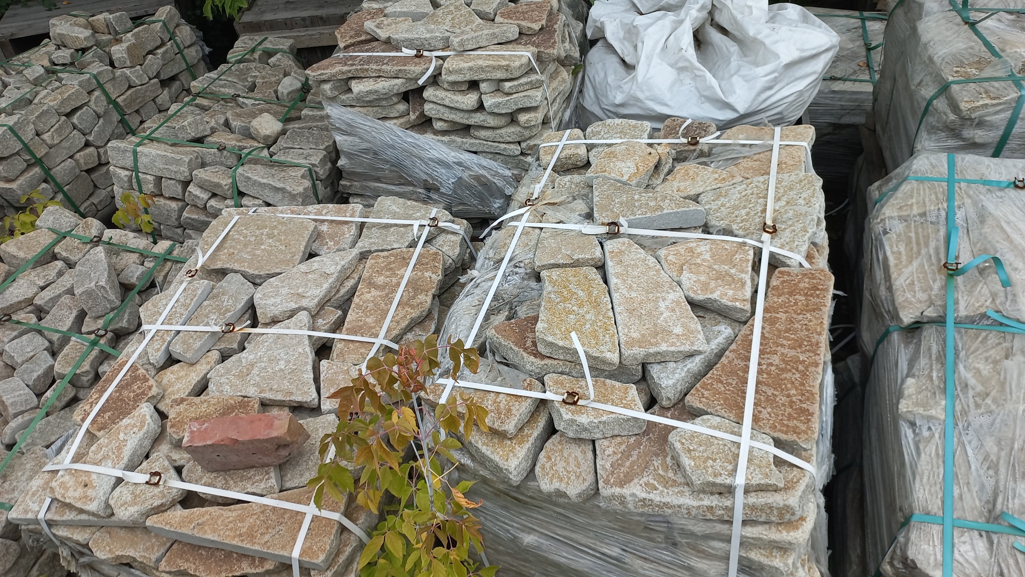 Плитняк гранитный галтованный купить в Хотьково