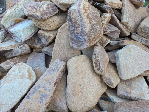 Златолит жёлтый, жёлто-зелёный глыбки и валуны для ланшафтного дизайна купить в Хотьково