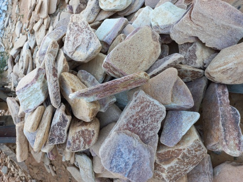 Златолит жёлтый, жёлто-зелёный глыбки и валуны для ланшафтного дизайна купить в Хотьково