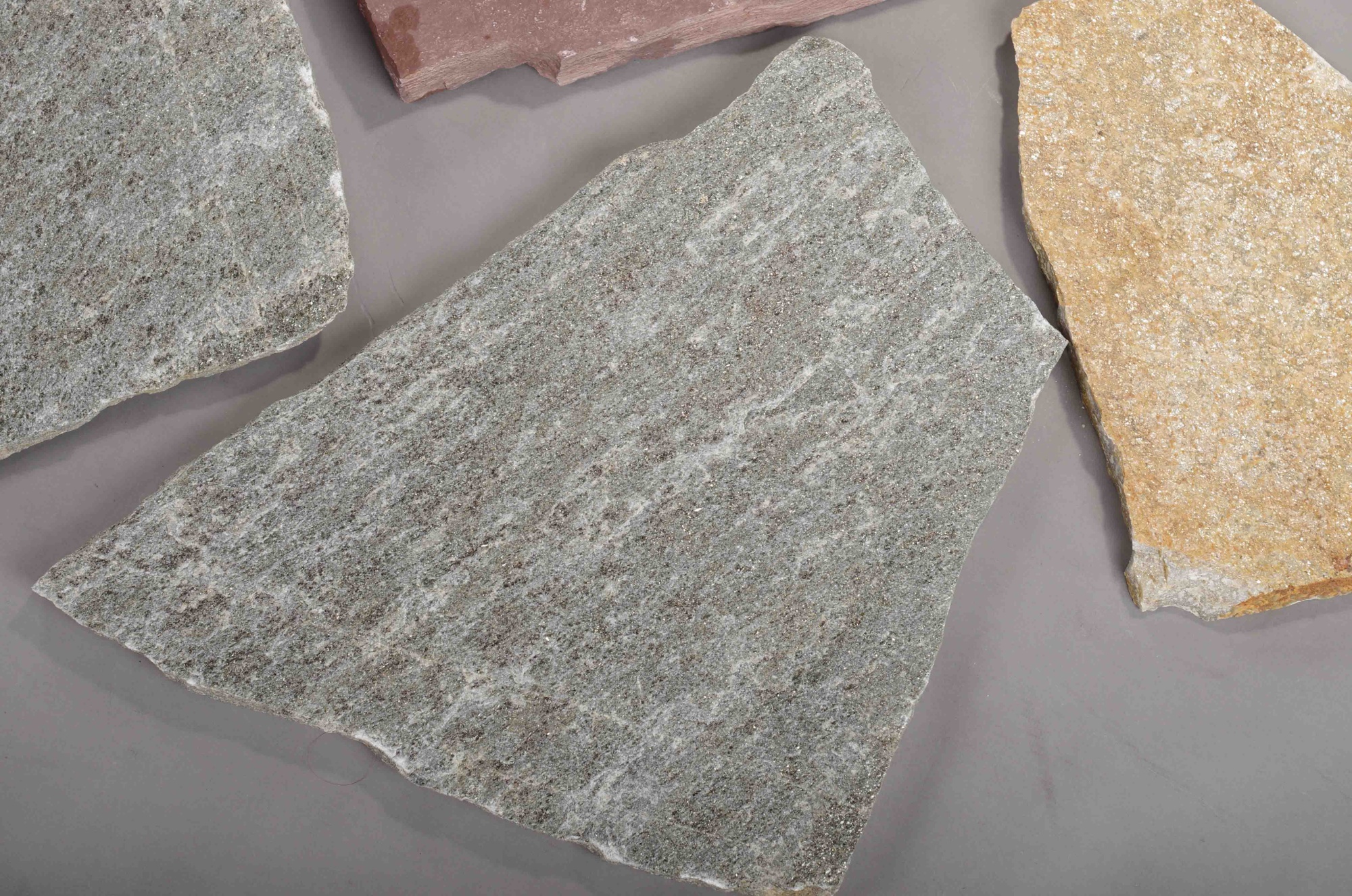 Плитняк златолит Уральский  для фасада купить в Хотьково