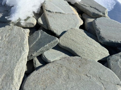 Плитняк златолит зелёный галтованный для цоколя купить в Хотьково