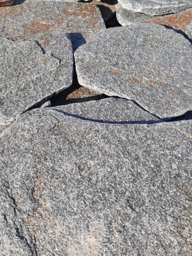 Златолит серебристый галтованный для лестниц купить в Хотьково