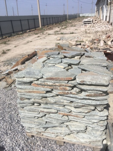 Златолит серебристый галтованный для лестниц купить в Хотьково