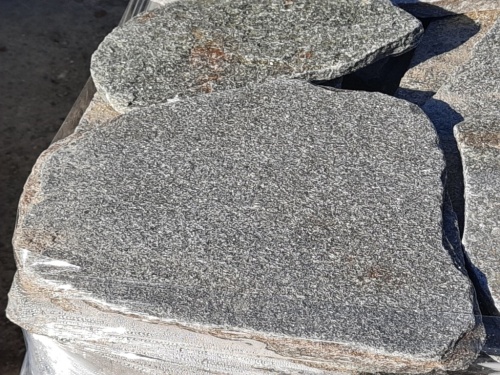 Златолит серебристый галтованный для лестниц купить в Хотьково